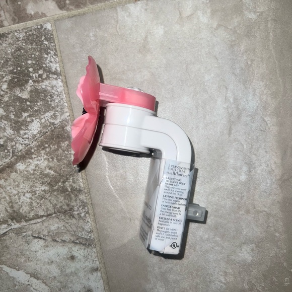 Bath & Body Works Pink Flower Wallflower - Picture 2 of 3